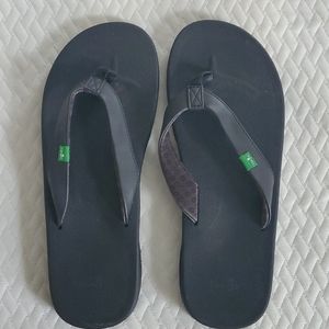 Sanuk black flip flops size 8
